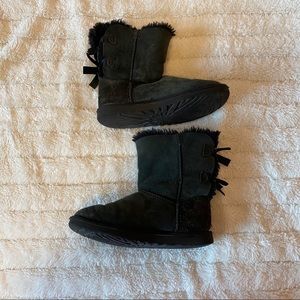 Very Used Bow Uggs